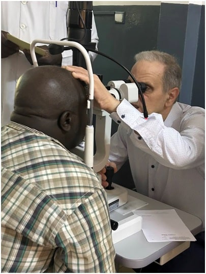 Dr. Stuart Sondheimer examining patient after cataract surgery. (Bonnie Sondheimer/Provided by Stuart Sondheimer)