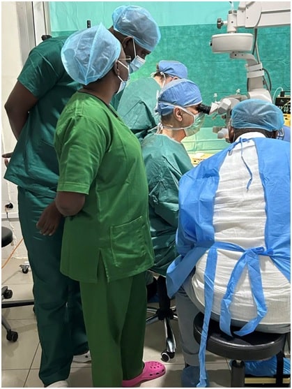 Dr. Stuart Sondheimer performing surgery with Dr. Amde Michael Katema, Dr. Berte Kadiatou, and Dr. Diawara observing. Chasity Boske is assisting in surgery. (Bonnie Sondheimer/Provided by Stuart Sondheimer)